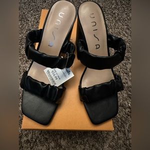 Unisa Womens’s Cyla black slide sandal size 7